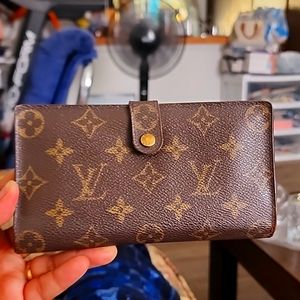 LV kisslock long wallet